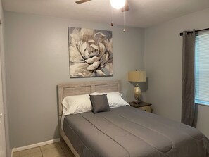 3 Schlafzimmer, Schreibtisch, Bügeleisen/Bügelbrett, WLAN
