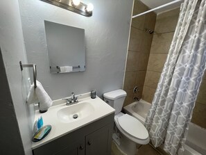 Hair dryer, towels, soap, shampoo - Charming 3BR Home deal for Extended Stays & Families Near the WEC (Ocala)