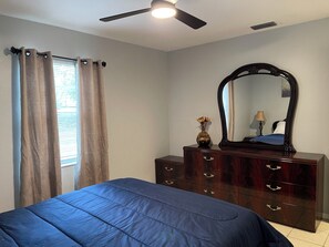 3 bedrooms, desk, iron/ironing board, WiFi - Charming 3BR Home deal for Extended Stays & Families Near the WEC (Ocala)