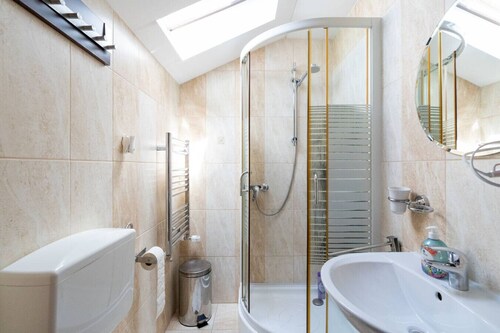 FarawayHomes Aparthotel Vienna Airport #8
