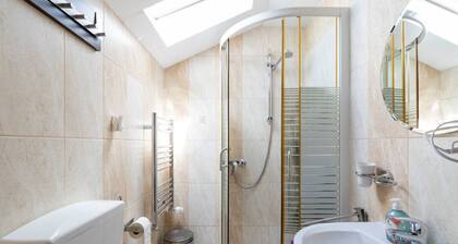 FarawayHomes Aparthotel Vienna Airport #8