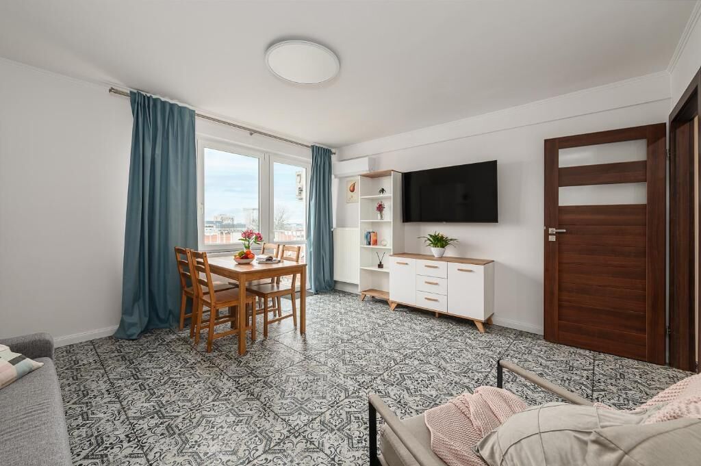 Standard-Apartment, Balkon, Stadtblick | Wohnbereich