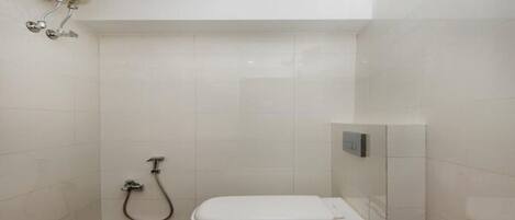 Comfort Double Room, City View | Bathroom | Shower, towels, toilet paper
