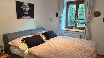 3 bedrooms, iron/ironing board, travel crib, WiFi