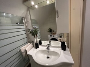 Bathroom - FarawayHomes Studio Bad Leonfelden #10 (Haid)