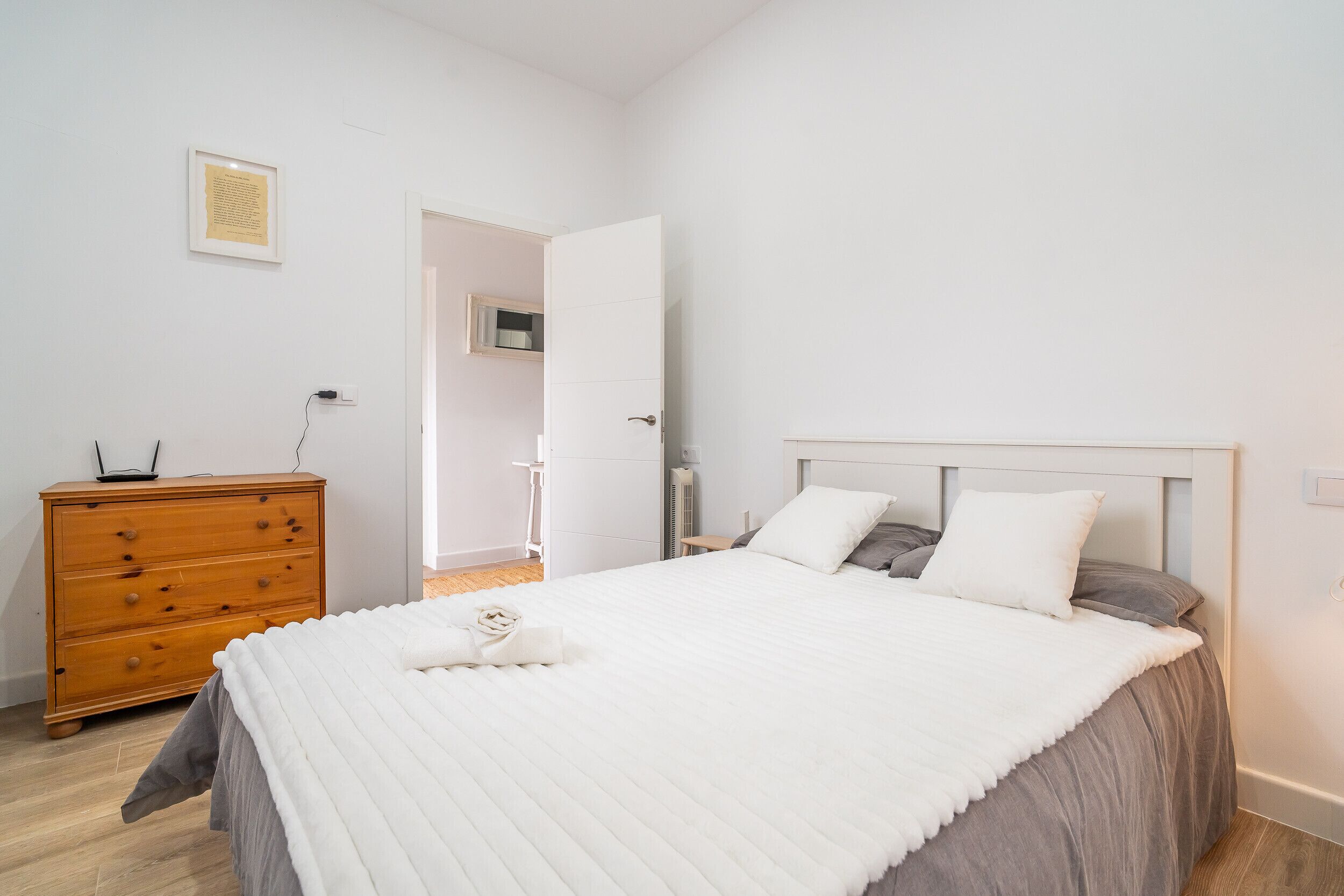 2 chambres, fer et planche à repasser, Wi-Fi gratuit, draps fournis
