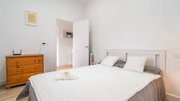 2 chambres, fer et planche à repasser, Wi-Fi gratuit, draps fournis