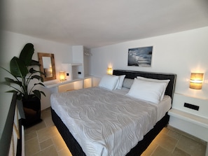 Small Villa with Loft & Private Pool | Desk, free WiFi