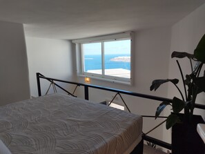 Loft Deluxe, vista mare | Una scrivania, Wi-Fi gratuito