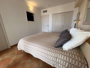 Room - Apartment sea view, 4 guests (Saint-Cyr-sur-Mer)