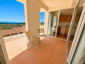 Interior - Apartment sea view, 4 guests (Saint-Cyr-sur-Mer)