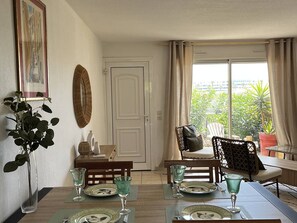 Dining - T3 Pavilion with A/C, terrace and private parking in Canet-en-Roussillon (Canet-en-Roussillon)