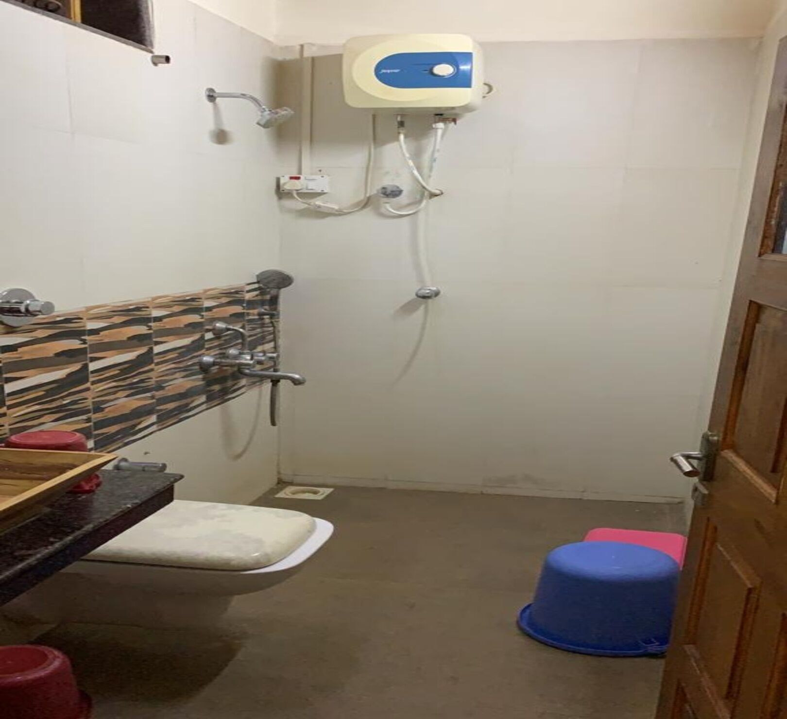 House | Bathroom | Towels, soap, shampoo, toilet paper