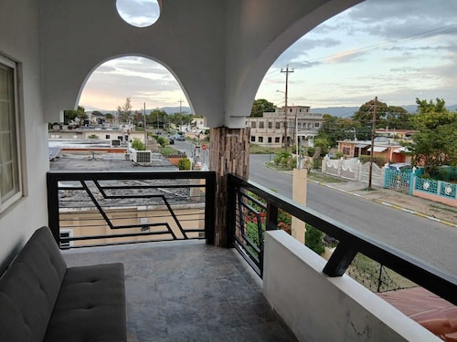 The Pines -Spacious 2-BR, Bright & Private Top Floor Retreat - Portmore Pines