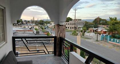 The Pines -Spacious 2-BR, Bright & Private Top Floor Retreat - Portmore Pines