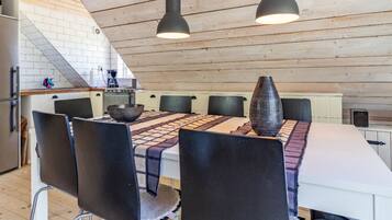 Casa família, 3 quartos, sacada (The Aspö Hideaway 80) | Opções para refeição