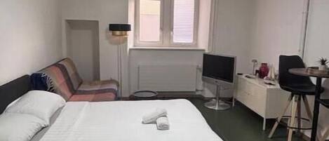 WiFi, bed sheets