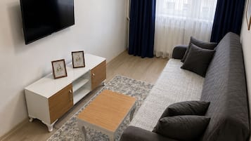 Classic Condo, Partial Sea View | Living area