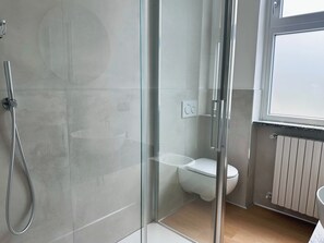 Doccia, asciugacapelli, bidet, asciugamani