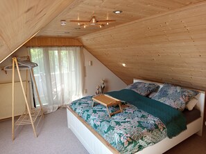 Free WiFi, bed sheets - Vrbo Property (Wiehl)