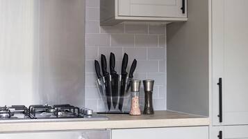 Fridge, stovetop, dishwasher, coffee/tea maker