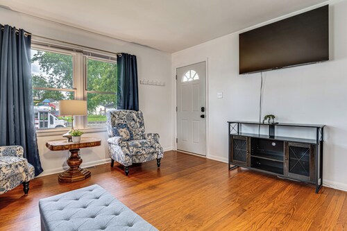 Pets Welcome! Walkable Beech Grove Haven Near Town