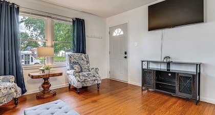 Pets Welcome! Walkable Beech Grove Haven Near Town