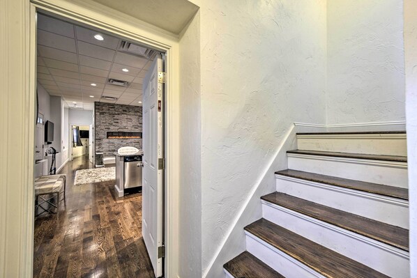 A modern kitchen with a stone backsplash and a built-in oven. - Pet-friendly Apartment, 6 Miles to Downtown (Revere)