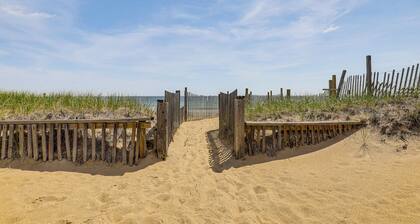 Steps to Beach! Salisbury Family Getaway