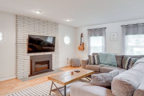 Interior - Kayaks, Paddleboat! Lakefront Retreat in Barnstead (Center Barnstead)