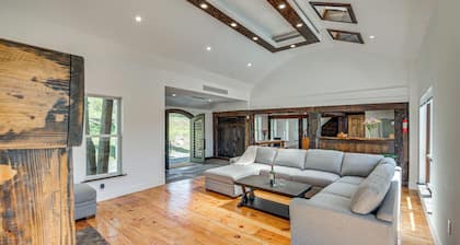90-acre Gem w/ Custom Pool & 2 Ponds in Jefferson