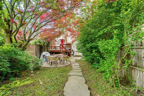 Walk to Everything! Dtwn Hudson Apartment