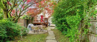 Walk to Everything! Dtwn Hudson Apartment
