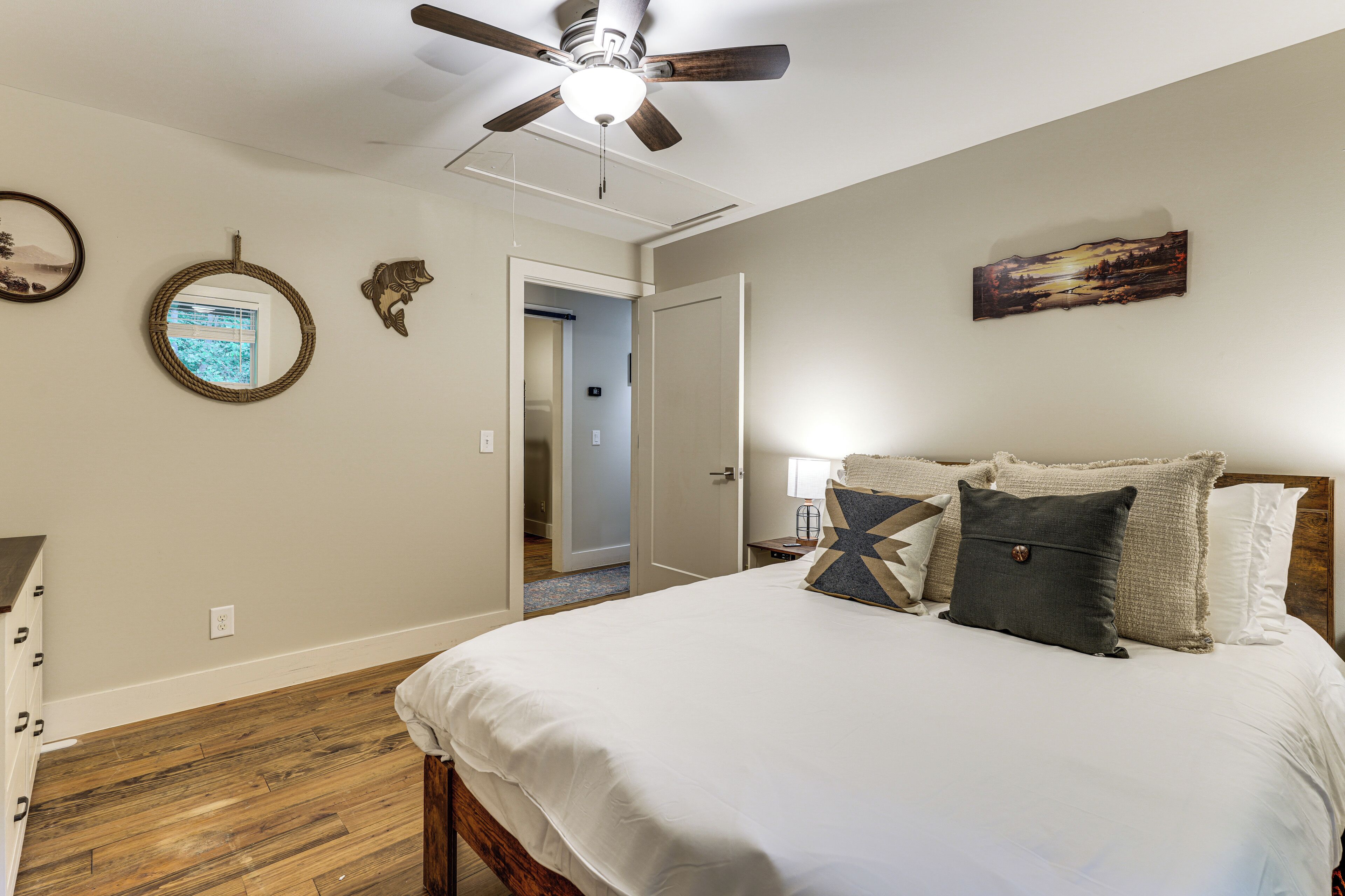 House (5 Bedrooms) | Interior