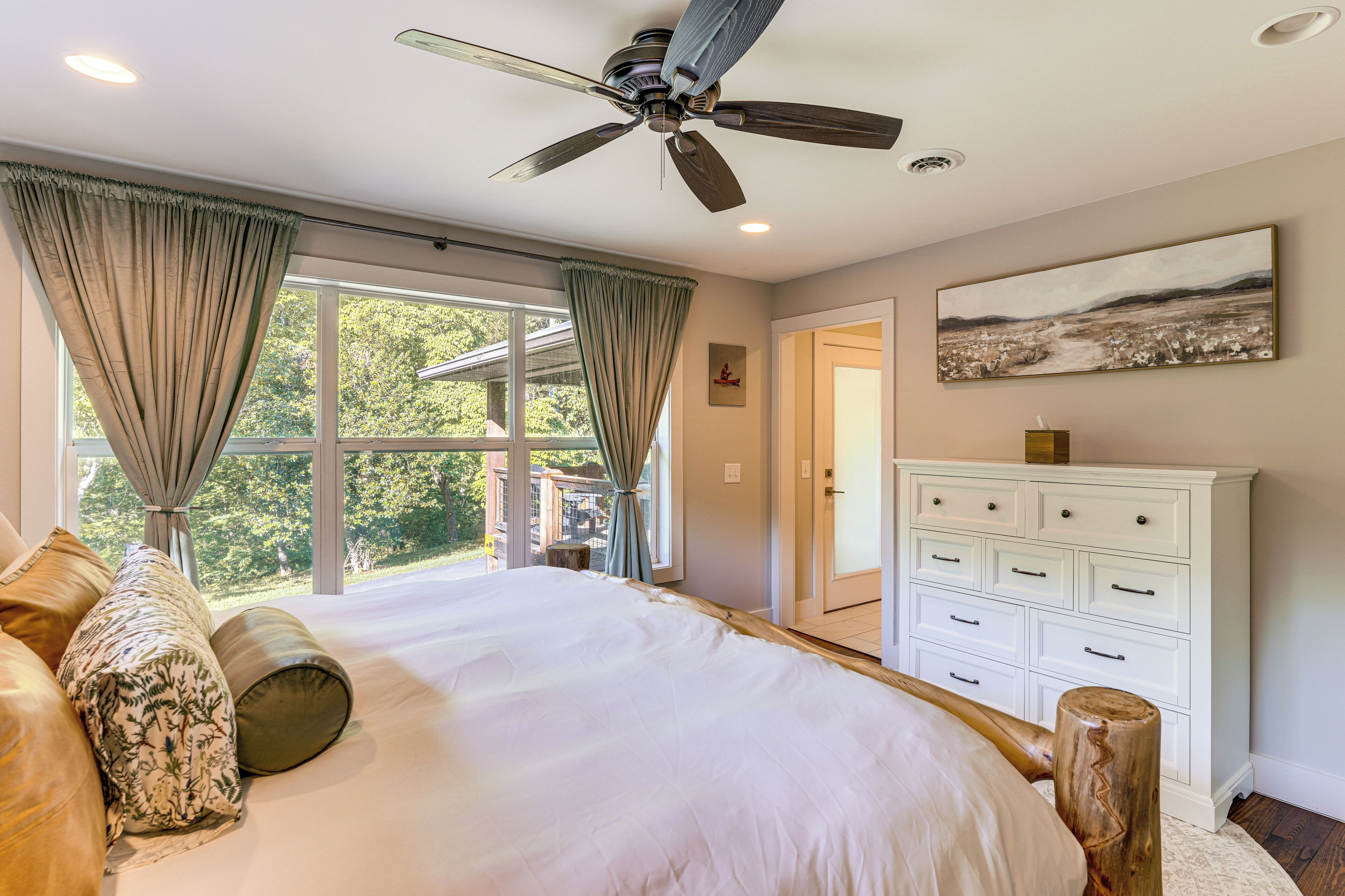 House (5 Bedrooms) | Interior