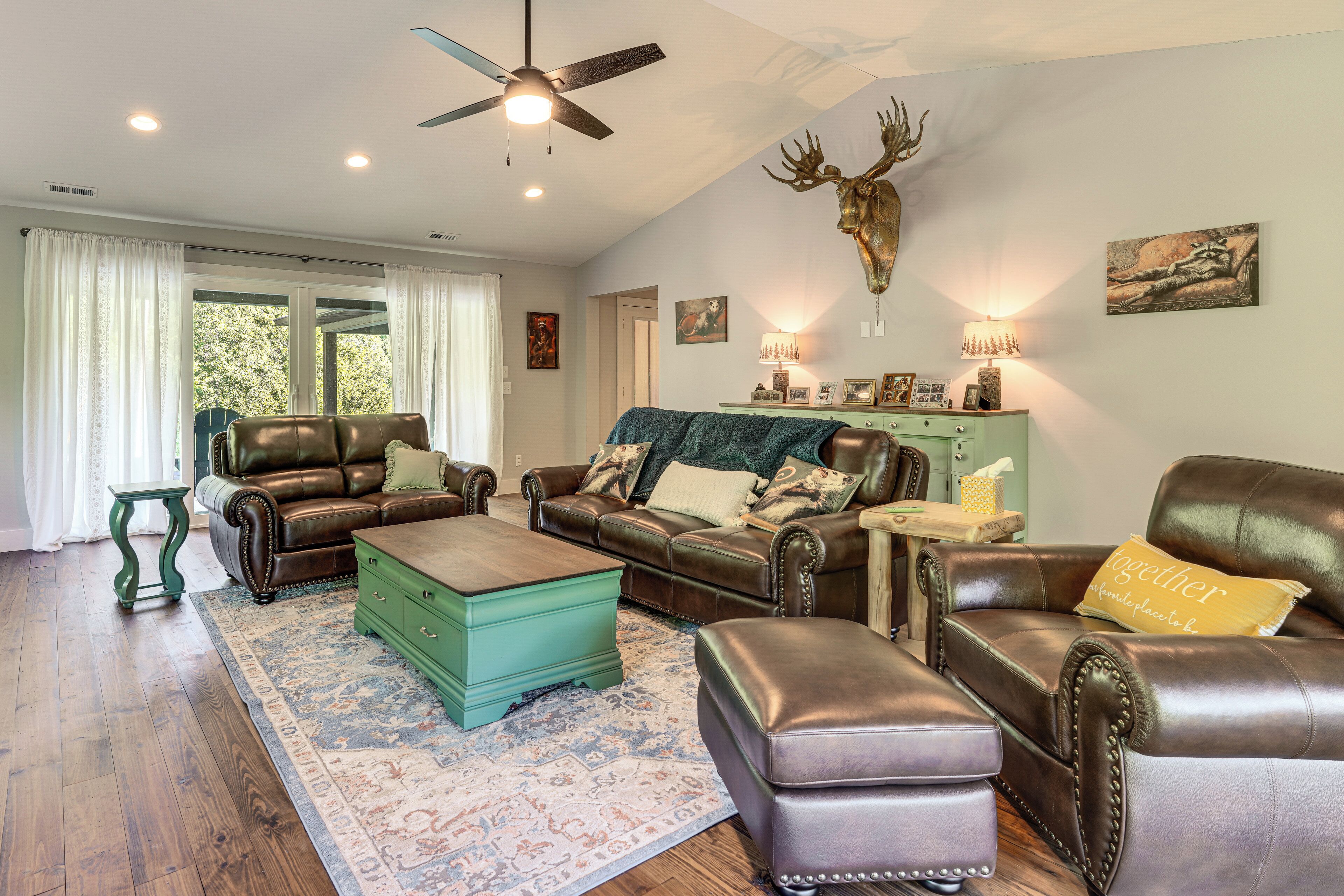 House (5 Bedrooms) | Interior