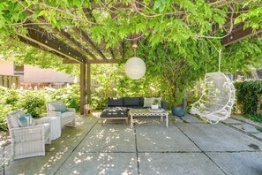 Interior - 6 Mi to Dtwn Chico! Luxe Art-filled Oasis w/ Patio (Chico)