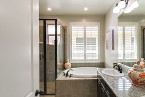 Interior - 6 Mi to Dtwn Chico! Luxe Art-filled Oasis w/ Patio (Chico)