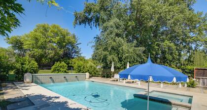 6 Mi to Dtwn Chico! Luxe Art-filled Oasis w/ Patio