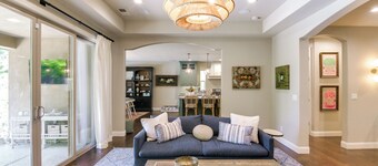 6 Mi to Dtwn Chico! Luxe Art-filled Oasis w/ Patio