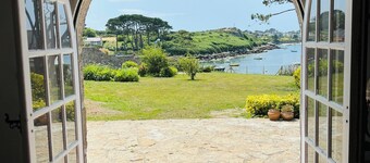 Granite house by Portsall fishing port in Brittany