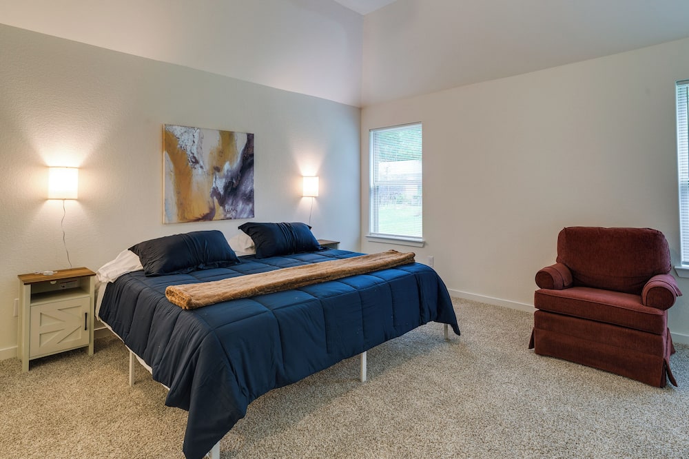 Piney Woods Escape! Magnolia Home w/ Lake Access - Waller, TX