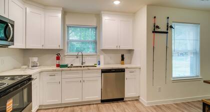 Piney Woods Escape! Magnolia Home w/ Lake Access