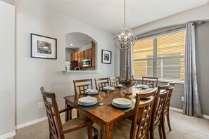 A Table Set for Togetherness - Sleeps 13·Pvt Pool+Spa·Game Room·Clubhouse (Kissimmee)