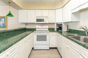 Coffee/tea maker, fridge, microwave, oven - Stunning Ocean & Bay Views (Ocean City)
