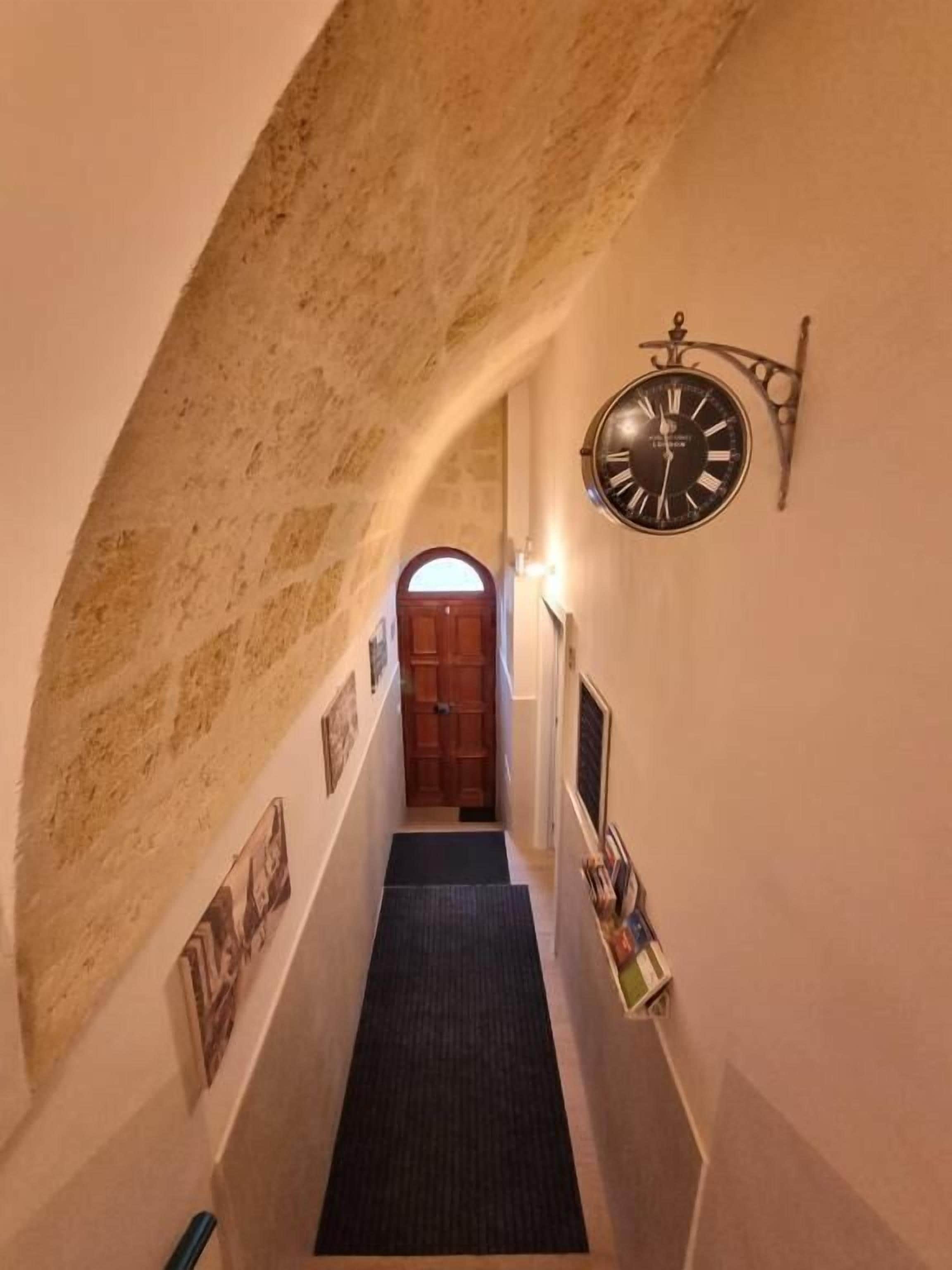 Comfort Double Room, Balcony, City View | Interior