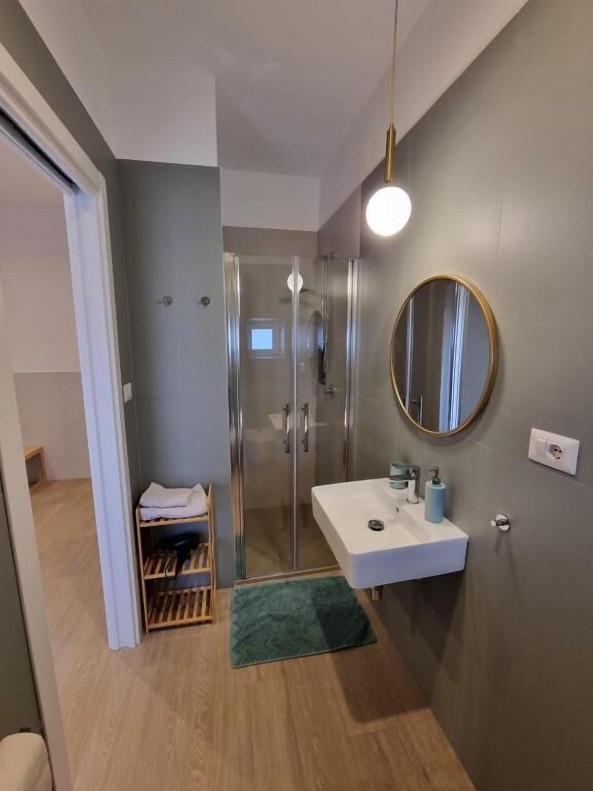 Dusche, Haartrockner, Bidet, Seife