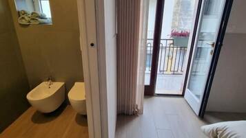 Comfort Double Room, Balcony, City View | Interior