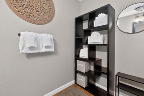 Interior - Delightful and renovated home, walk to downtown, mt views (Fraser)