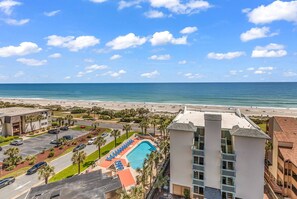 Condo com design assinado, 1 quarto, vista para o oceano, de frente para o oceano | Vista da sacada